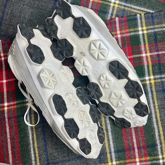 Athletic_Shoes